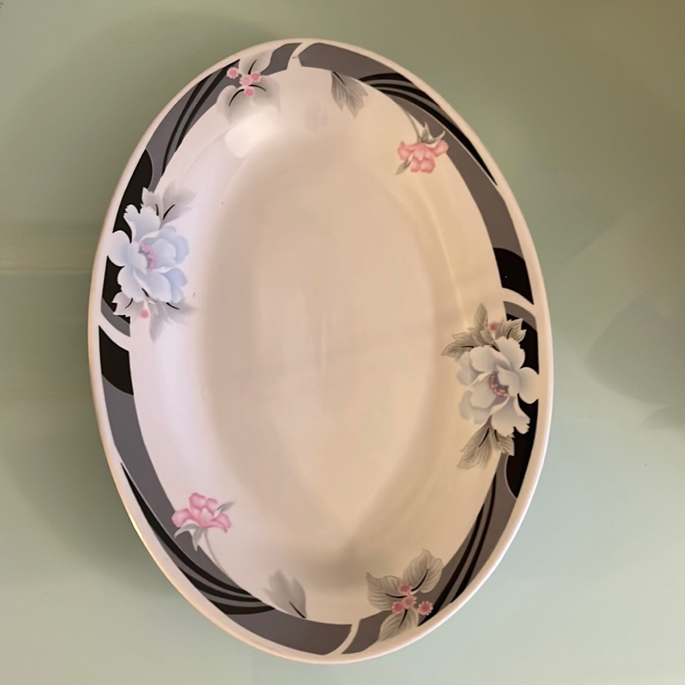 Serving oval plate